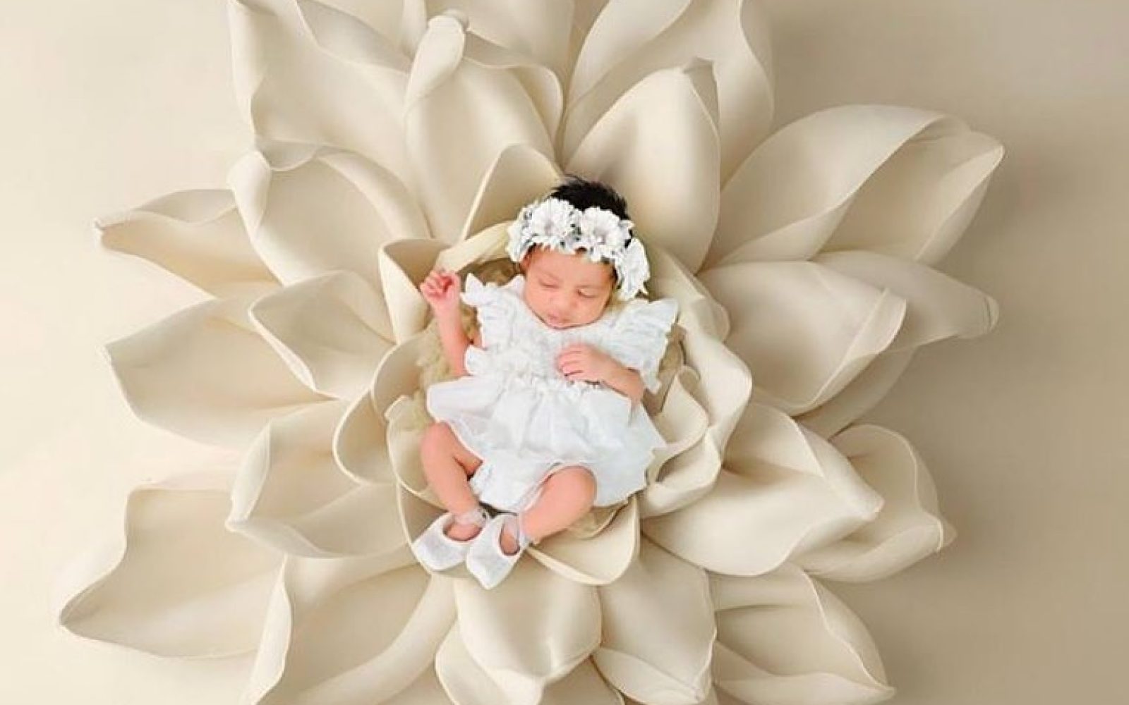 Tell us your fav in the comment box 🌸✨Team @babybookstudios Book your slot now👇🏻💌DM or Whats (1)